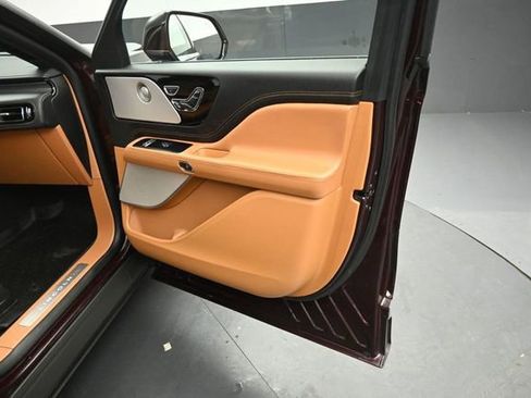 Certified 2023 Lincoln Aviator Black Label Grand Touring w/ Class IV Trailer Tow Package AWD/4WD image 37