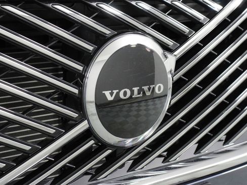 Certified 2025 Volvo XC90 B5 Core image 27