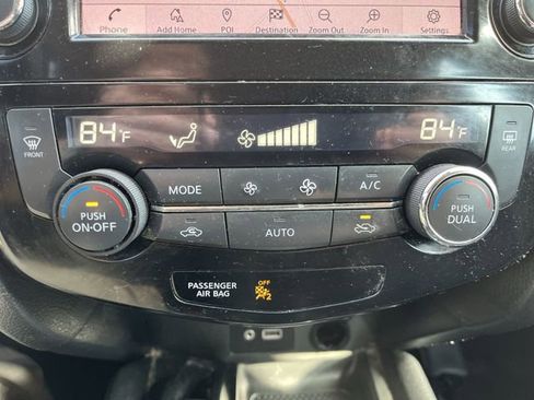 Used 2020 Nissan Rogue SV w/ Premium Package image 18