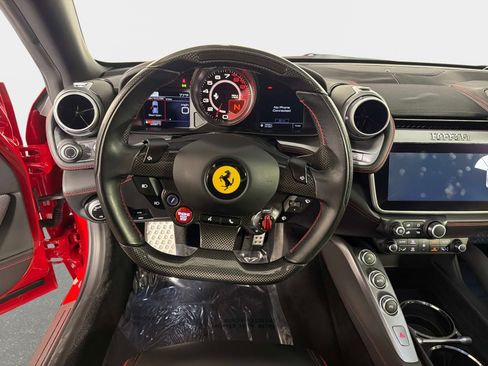 Used 2018 Ferrari GTC4Lusso T image 35