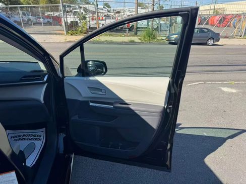 Used 2024 Toyota Sienna LE image 26