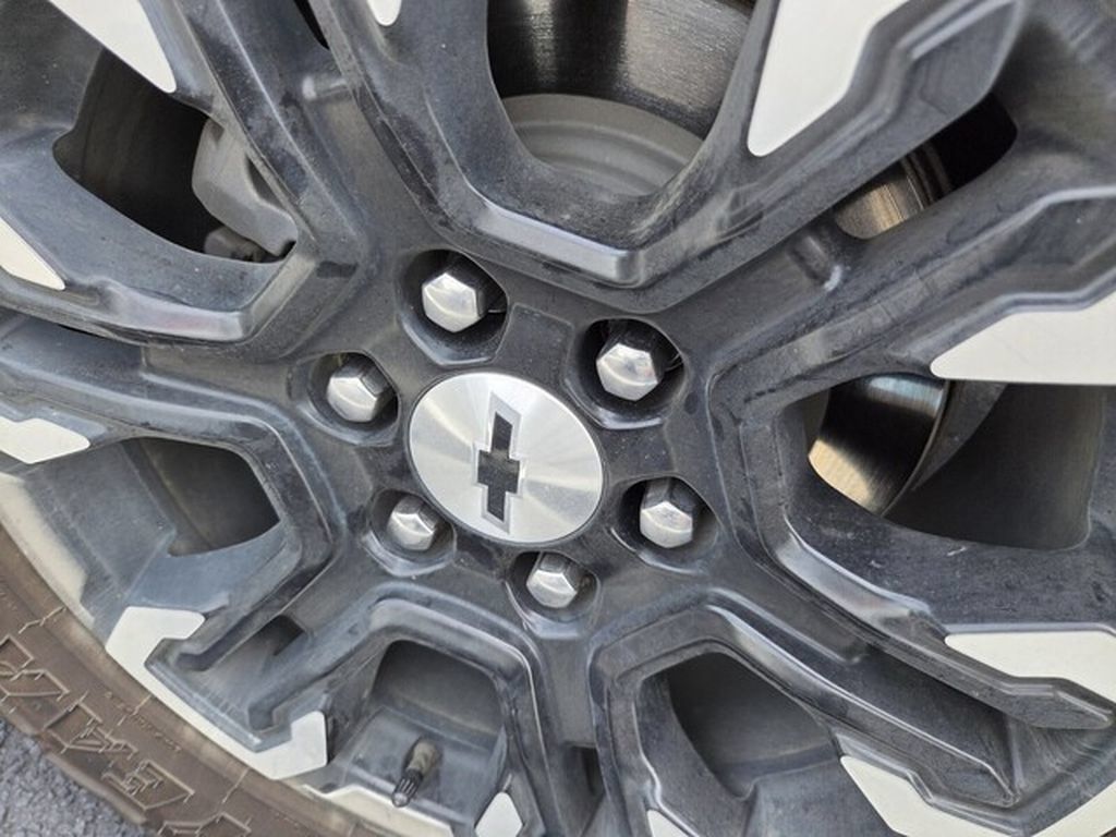 Used 2025 Chevrolet Silverado 1500 ZR2 AWD/4WD image 10