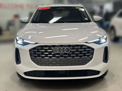 Used 2025 Audi Q5 Premium Plus w/ Premium Plus image 2