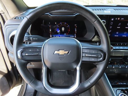 Used 2023 Chevrolet Colorado LT w/ LT Convenience Package II AWD/4WD image 17