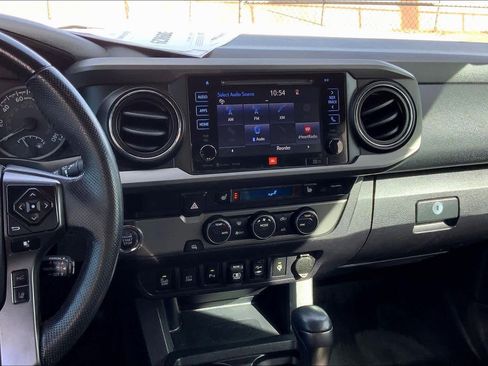 Used 2019 Toyota Tacoma TRD Off-Road w/ TRD Premium Off Road Package image 6