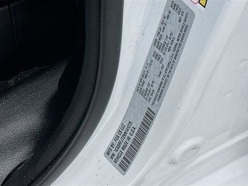 Used 2022 RAM 1500 Laramie AWD/4WD image 12