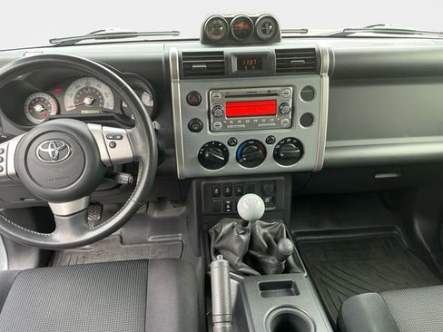 Used 2014 Toyota FJ Cruiser 4WD image 11