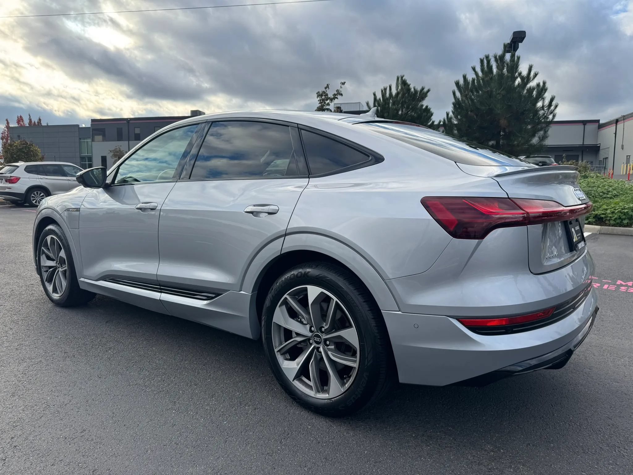 Used 2021 Audi e-tron Premium Plus w/ Premium Plus Package AWD/4WD image 7