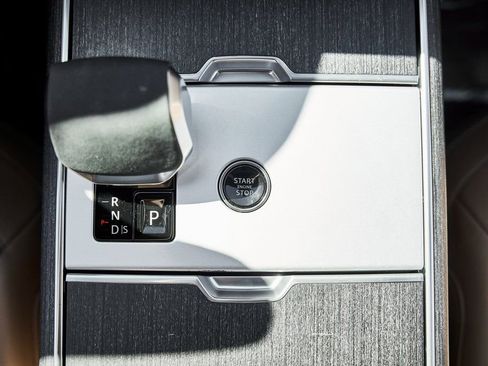 Used 2025 Land Rover Range Rover Long Wheelbase SE image 69