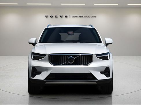 Certified 2025 Volvo XC40 B5 Plus w/ Protection Package Premier image 9