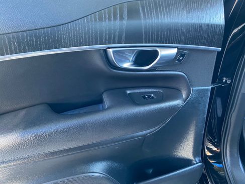 Used 2020 Volvo XC90 T6 Momentum image 31