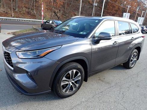 Certified 2023 Toyota Highlander XLE image 10