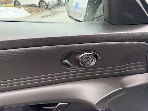 Used 2025 Hyundai Elantra Sport image 13