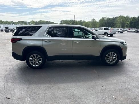 Used 2022 Chevrolet Traverse LS FWD image 6