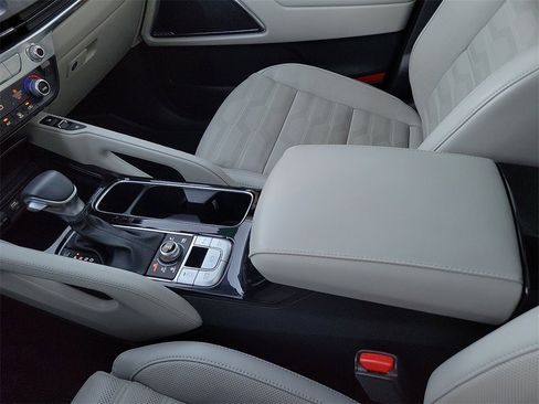 Used 2024 Kia Telluride SX Prestige w/ Towing Package image 25