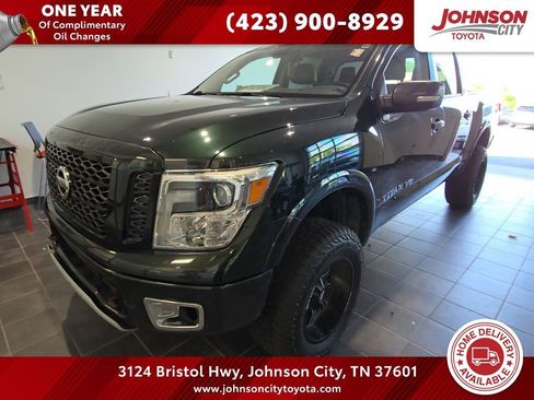 Used 2019 Nissan Titan PRO-4X AWD/4WD image 1