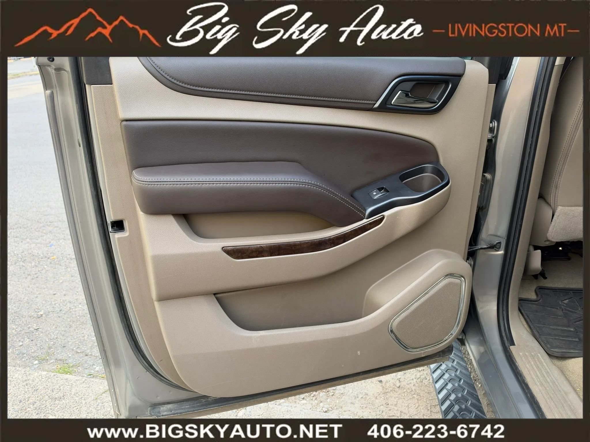 Used 2018 Chevrolet Suburban LT AWD/4WD image 16