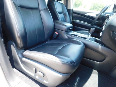 Used 2018 Nissan Pathfinder SL image 15