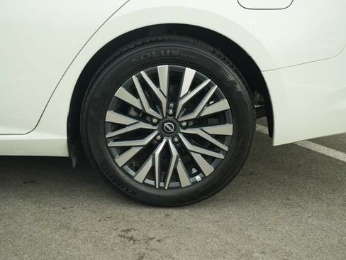 Used 2025 Nissan Altima 2.5 SV FWD image 42