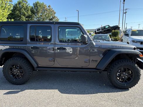 Used 2025 Jeep Wrangler Unlimited Sport AWD/4WD image 7
