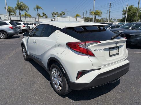 Used 2021 Toyota C-HR LE image 5