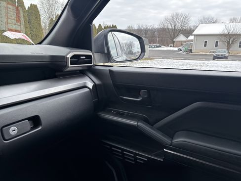 Used 2025 Toyota 4Runner SR5 image 23