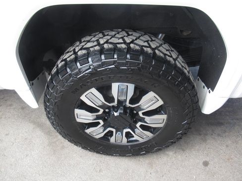 Used 2024 GMC Sierra 2500 Denali w/ Denali Reserve Package AWD/4WD image 23