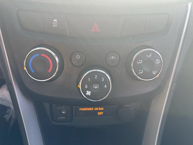 Used 2020 Chevrolet Trax LT w/ LT Convenience Package FWD image 39