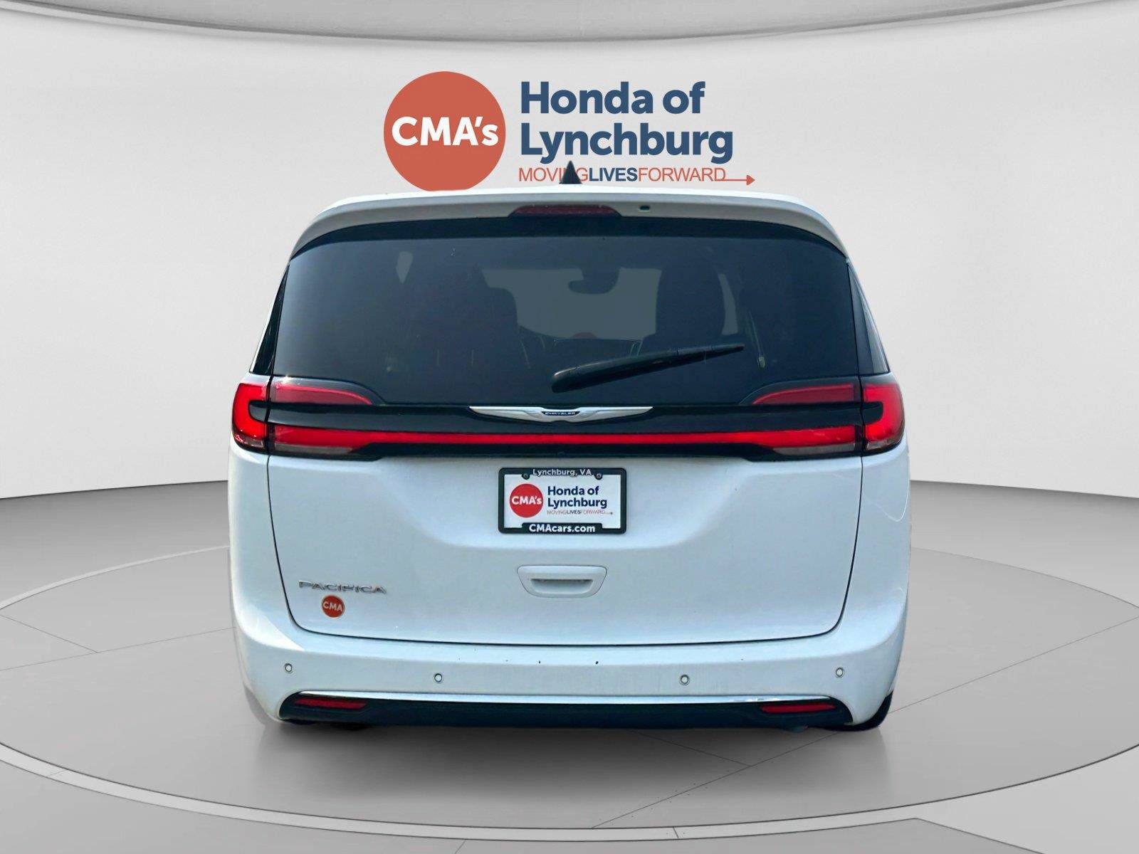 Used 2023 Chrysler Pacifica Touring-L FWD image 4