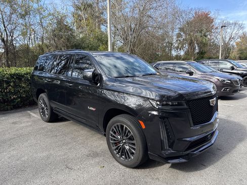 Used 2024 Cadillac Escalade V image 2