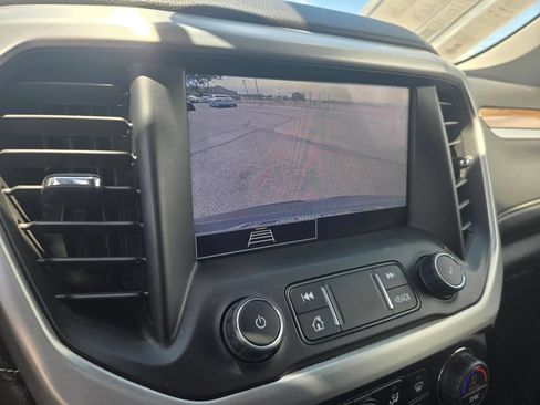 Used 2022 GMC Acadia SLE FWD image 15