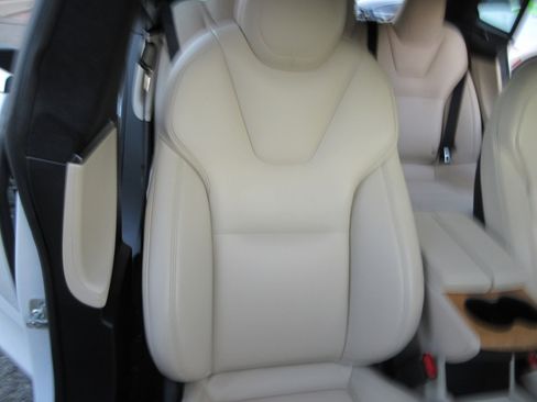 Used 2020 Tesla Model S Long Range Plus image 25