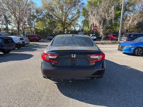 Used 2018 Honda Accord Touring image 4