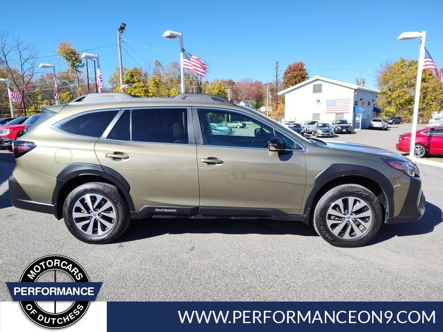 Used 2025 Subaru Outback Premium AWD/4WD image 3