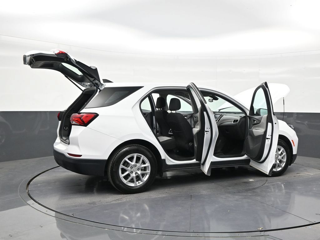 Used 2022 Chevrolet Equinox LS FWD image 28