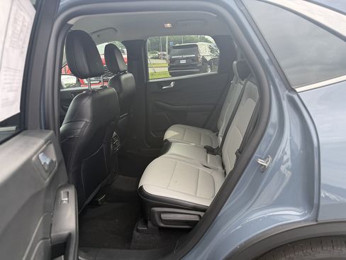 Certified 2025 Ford Escape SE FWD image 11