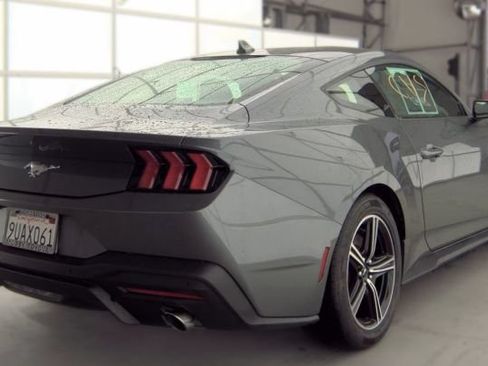 Used 2025 Ford Mustang Coupe RWD image 2