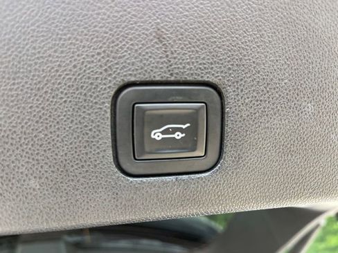Used 2020 Cadillac XT6 Premium Luxury FWD image 7