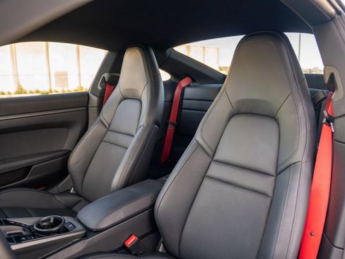 Used 2023 Porsche 911 Carrera image 5