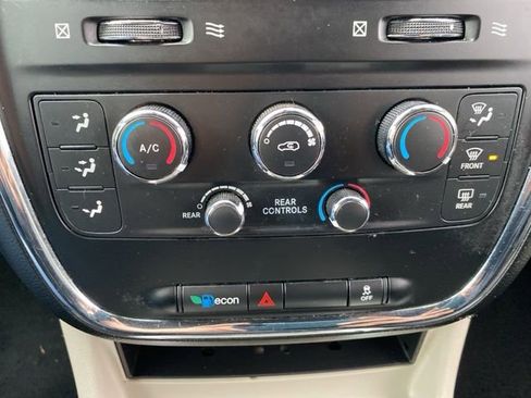 Used 2020 Dodge Grand Caravan SXT image 12