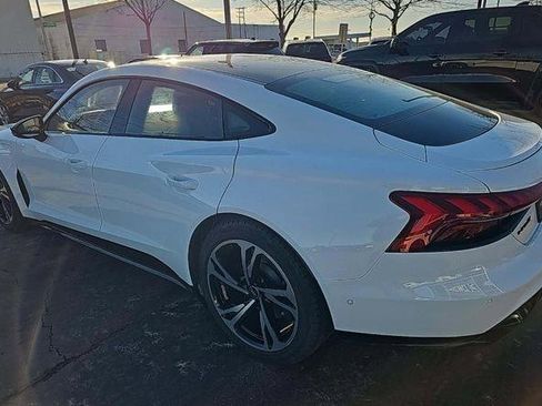 Used 2022 Audi e-tron GT Prestige w/ Prestige Package image 3