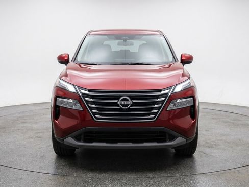 Used 2025 Nissan Rogue SV FWD image 2