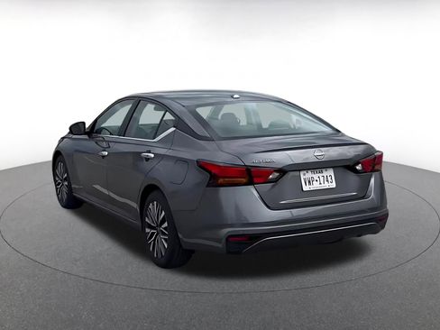 Used 2025 Nissan Altima 2.5 SV FWD image 11