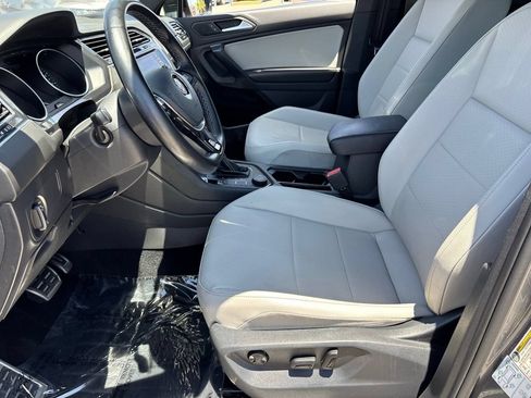 Used 2021 Volkswagen Tiguan SE R-Line w/ 3rd Row Seat Package AWD/4WD image 17