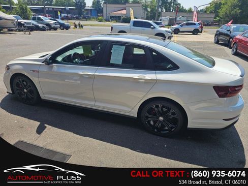 Used 2019 Volkswagen Jetta GLI image 5