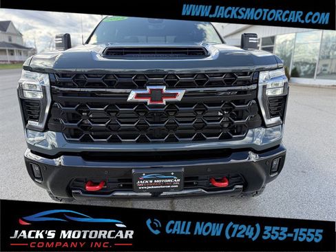 Used 2025 Chevrolet Silverado 2500 ZR2 w/ Technology Package image 3
