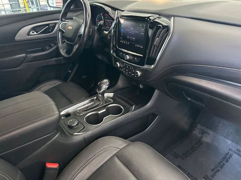 Used 2021 Chevrolet Traverse LT w/ LT Premium Package AWD/4WD image 17