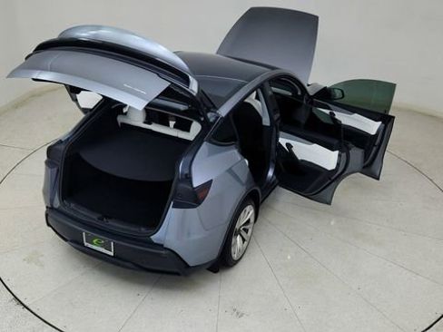 Used 2026 Tesla Model Y Long Range image 85