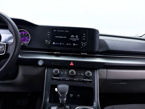 Certified 2023 Kia Carnival LX image 7