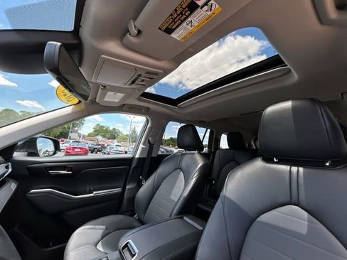 Used 2025 Toyota Highlander XLE AWD/4WD image 37